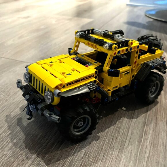 LEGO Jeep Wrangler 42122 - Picture 2 of 5